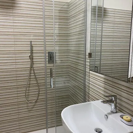 Raffaelli Angela 포르데데이마르미