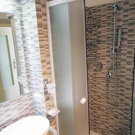 Raffaelli Angela 포르데데이마르미